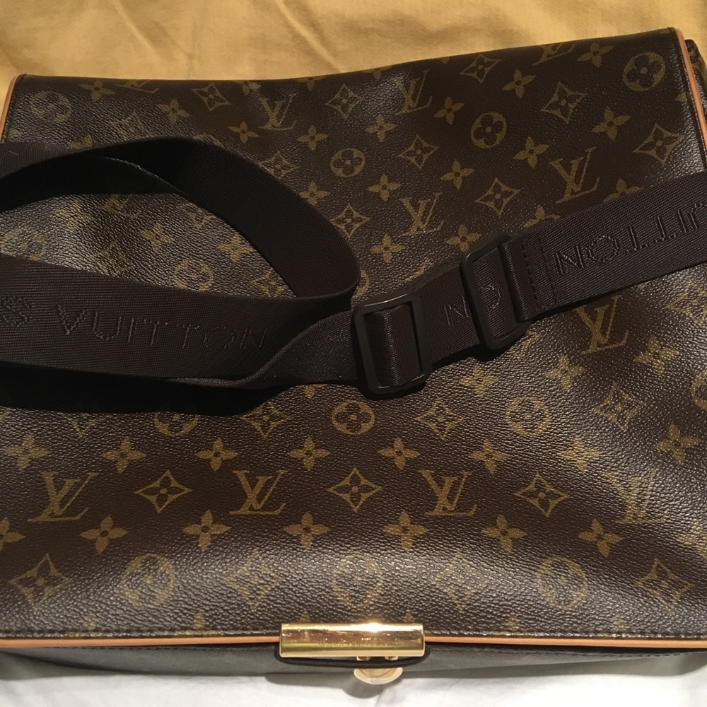 Louis Vuitton messenger laptop bag Gently used